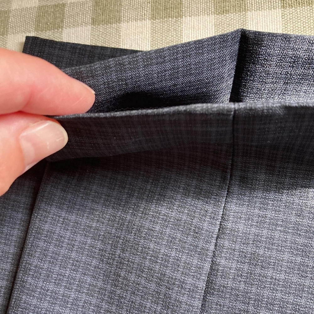 IZod golf slacks - Picture 3 of 4